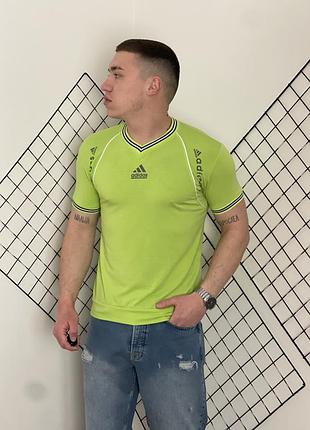 Салатова футболка adidas