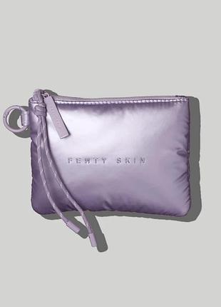 Fenty beauty skin mini puffer bag пуфер мʼяка фіолетова дорожня косметичка сумка брелок клатч фенті бʼюті
