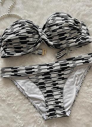 Чорно-білий купальник бандо від бренду victoria's secret