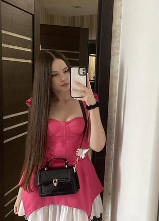 Корсетна сукня з спідницею.