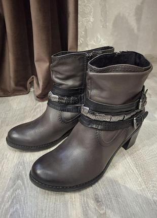 Жіночі черевики бренду marco tozzi