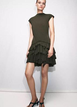 Темно зелена сукня zara коротка сукня з воланами міні сукня без рукавів хакі сукня з обʼємним низом