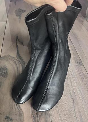Чудові шкіряні ботильйони zara