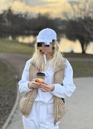Бежевий дутий жилет, розмір м-l