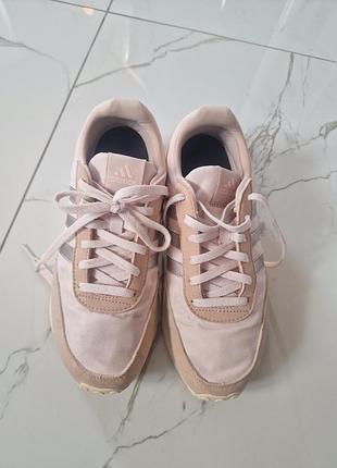 Adidas. кроссовки детские, женские. нежного, пудрового цвета.
