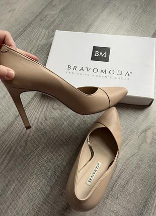 Туфлі класичні bravomoda бежеві, 38 розмір