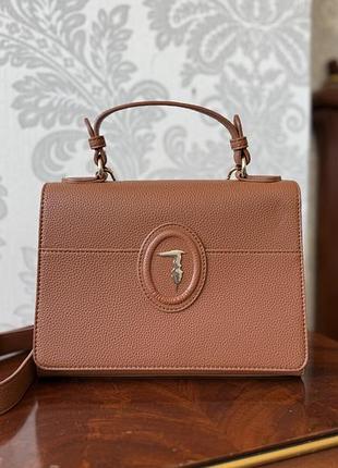 Дамська сумочка trussardi. черех плече, та як клатч, зі зйомгою ручкою. була куплена в італійському аутлеті serravalle.