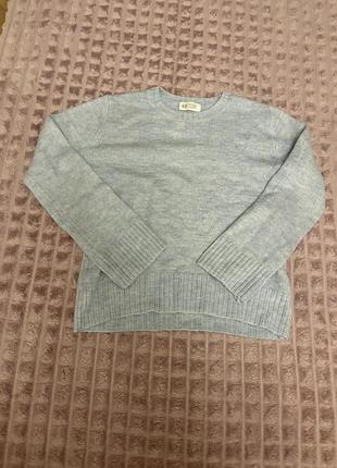 Светр жіночий