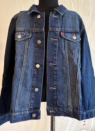Джинсова куртка levi's. це культова модель, відома як trucker jacket