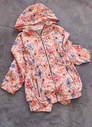 Дуже гарна вітровка, плащ дощовик на 6-7 років