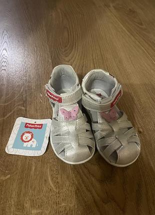 Сандалі на літо fisher price від smyk (cool club) срібні з рожевим метеликом і шкіряною устілкою