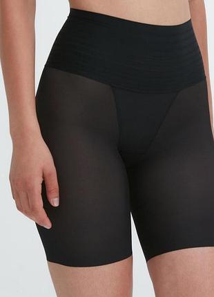 Черные трусики шортиками для коррекции фигуры uniqlo м