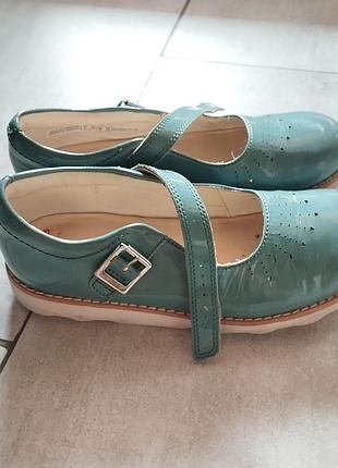 Clarks лакированные туфли на девочку 3