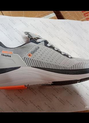 Літні кросівки