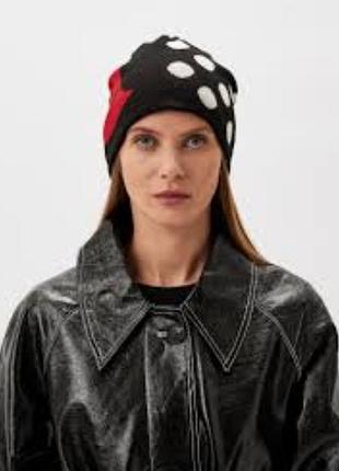 Шапка от boutique moschino.