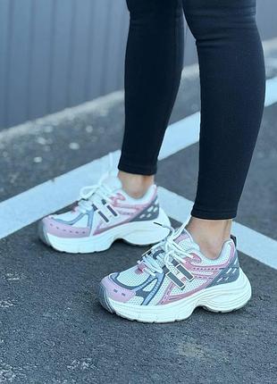 Женские спортивные кроссовки розовые