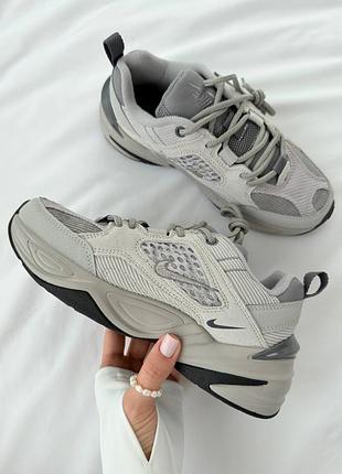 Кросівки nike у трендовому сіро-бежевому кольорі 🤍