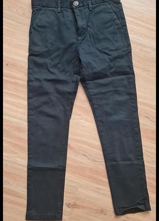 Черные джинсы next slim fit на мальчика 8 р 128 рост