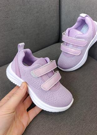 Легенькі кросівки для дівчаток