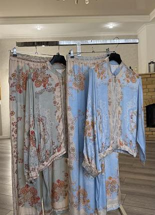 Женский шелковый костюм с бомбером и брюками италия