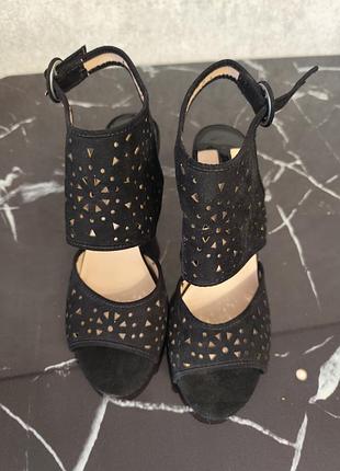 Босоніжки, туфлі dorothy perkins замшеві