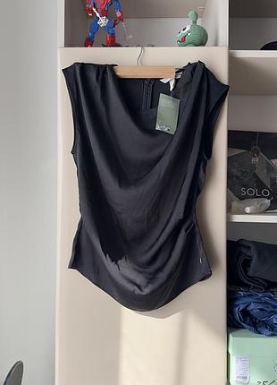 Черный топ со сборками h&m не zara cos uniqlo