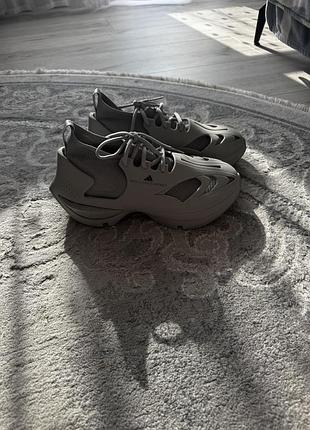 Кросівки adidas by stella mccartney стан ідеальний, взувалися 2 рази, колір сірий, розмір 40