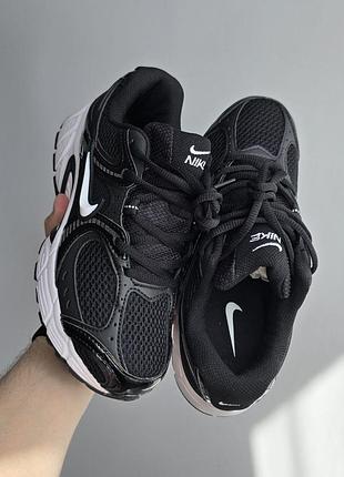 Nike v5 rnr
• black / white 3