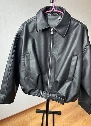 Жіноча красива куртка косуха   oversize чорна s m l — стильна, вільна, трендова
