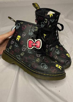 Dr. martens boots & hello kitty