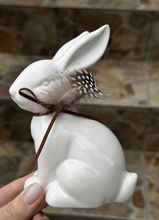 Зайка. кролик. великодній кролик. порцелянова фігурка.