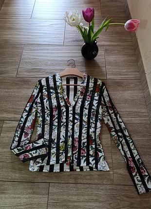 Жакет marccain . 52 %котон,45%вискоза,3%полиамид., по всей длине изделия есть сеточка.