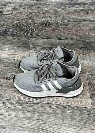 Женские кроссовки adidas