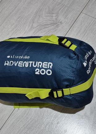 Спальний мішок eurohike adventurer 200 у компресійному чохлі.