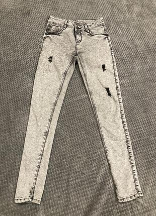 Джинси, вузькі джинси, рвані джинси, джинсы, рваные джинсы