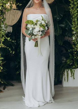 Весільна сукня з корсетом, який на шнурівці фіксується по фігурі. колір айворі, розмір l