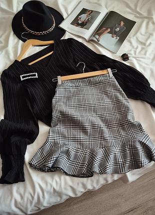 Чорно-біла спідниця в гусячу лапку з воланом dorothy perkins m