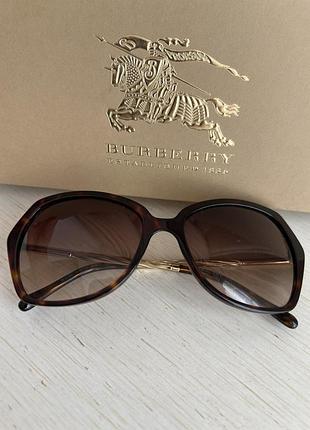 Жіночі сонцезахисні окуляри burberry, в черепаховій оправі