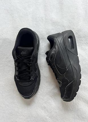 Кроссовки фирмы nike 37,5 размера по стельке 24,5 см.