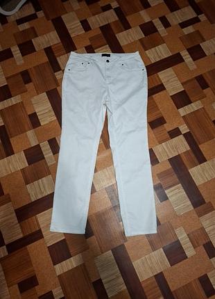 Джинси тягнуться