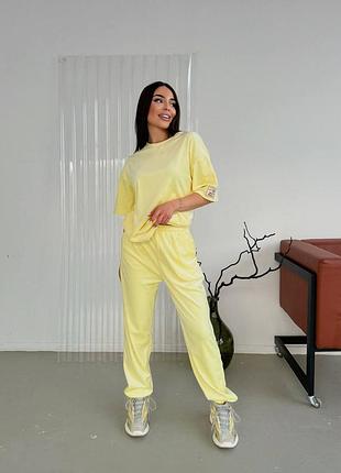 Лимонный велюровый спортивный костюм футболка и штаны джоггеры
