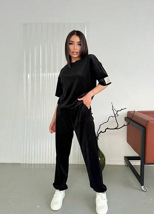 Черный велюровый спортивный костюм футболка и штаны джоггеры
