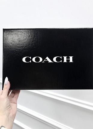 Коробка coach маленька є