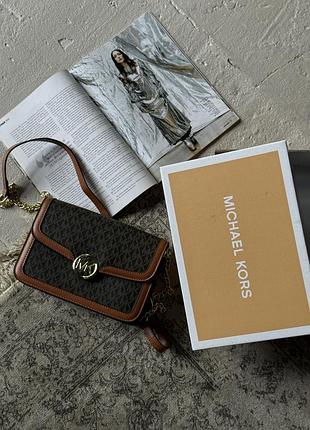 Сумка michael kors jessie small signature crossbody bag коричневый есть