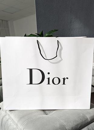 Пакет большой dior есть