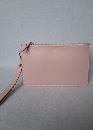 Кожаный бежевый клатч фирмы radley в новом состоянии