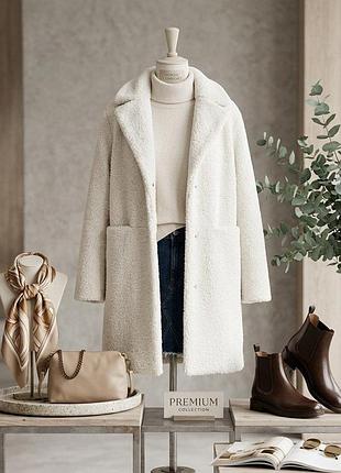 Пальто  двобортне тедді бренду outerwear на кнопках з підкладом і з скритими кишенями.