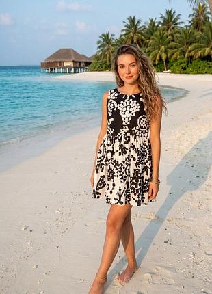 Сукня міні бренду river island з геометричним принтом з плотного атласу.
заміри:пог-44,пот-42,довжина виробу - 77см.