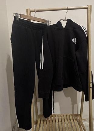 Спортивний костюм adidas