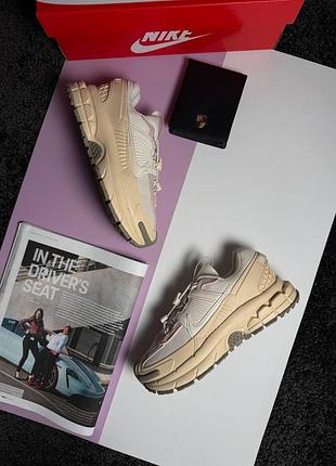 Жіночі кросівки nike zoom vomero roam beige